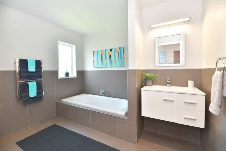 Photo of property in 69 De Luen Avenue, Tindalls Beach, Whangaparaoa, 0930