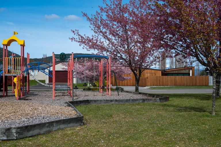 Photo of property in 84 Montgomery Crescent, Kinloch, Taupo, 3377