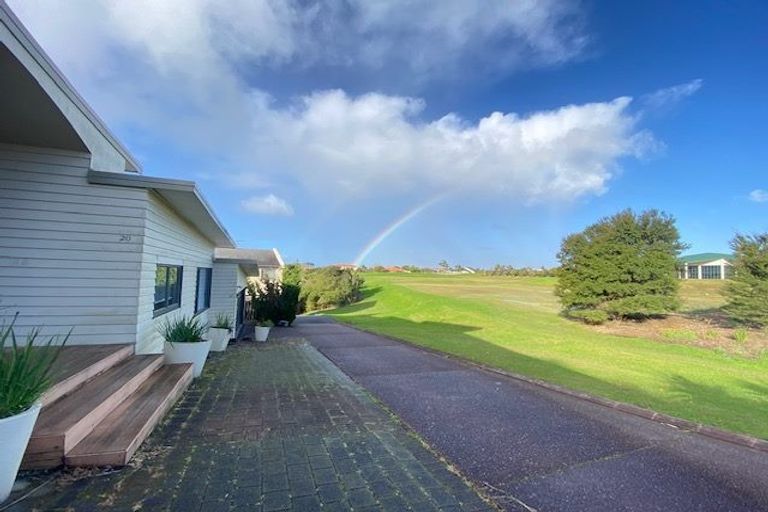 Photo of property in 20 Belvedere Court, West Harbour, Auckland, 0618