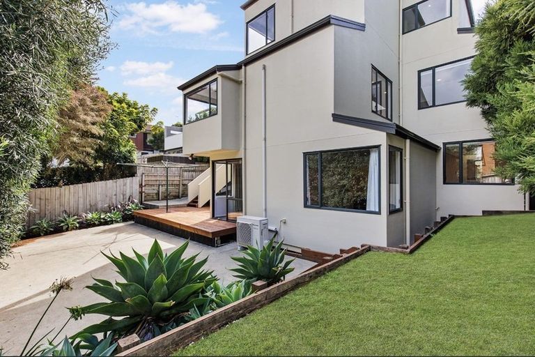 Photo of property in 20a Roseberry Avenue, Birkenhead, Auckland, 0626