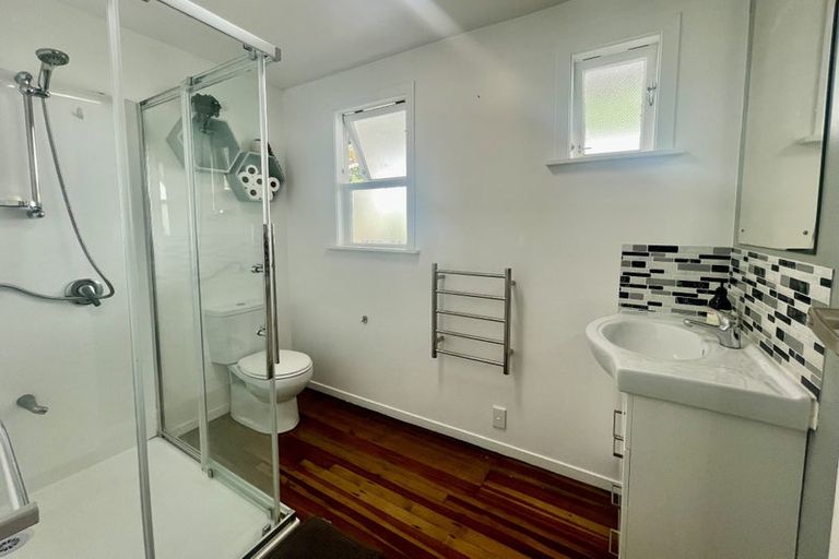 Photo of property in 11 Shackleton Grove, Stokes Valley, Lower Hutt, 5019