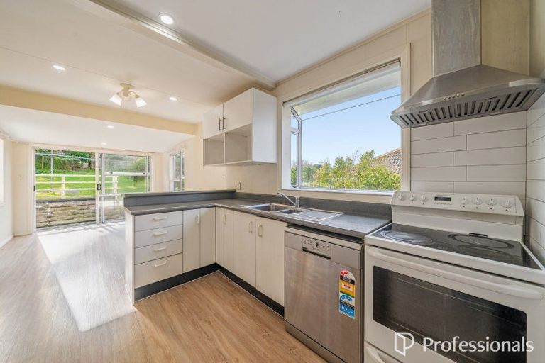 Photo of property in 1 Wakefield Terrace, Tawa, Wellington, 5028