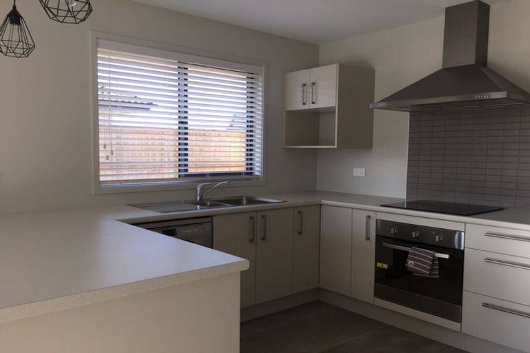 Photo of property in 18 Cupples Street, Papamoa Beach, Papamoa, 3118