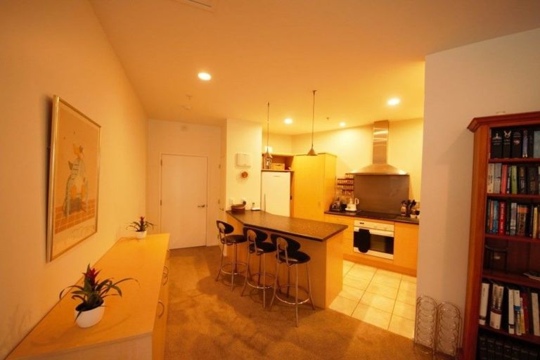 Photo of property in Stadium Garden Flats, 401/107 Thorndon Quay, Pipitea, Wellington, 6011
