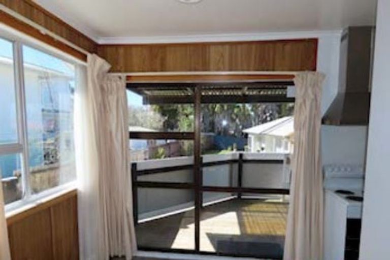 Photo of property in 3 Blue Way, Glendene, Auckland, 0602