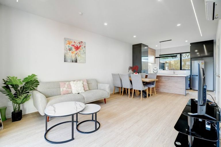 Photo of property in 4/16 Binsted Road, New Lynn, Auckland, 0600