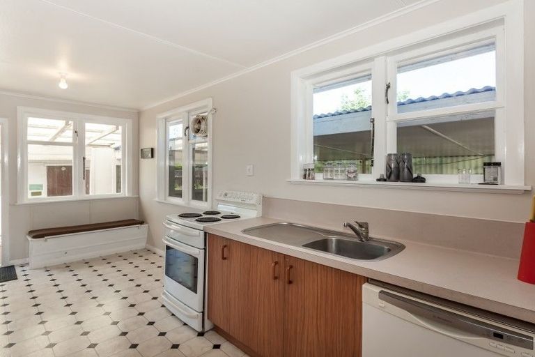 Photo of property in 3 Leicester Street, Terrace End, Palmerston North, 4410