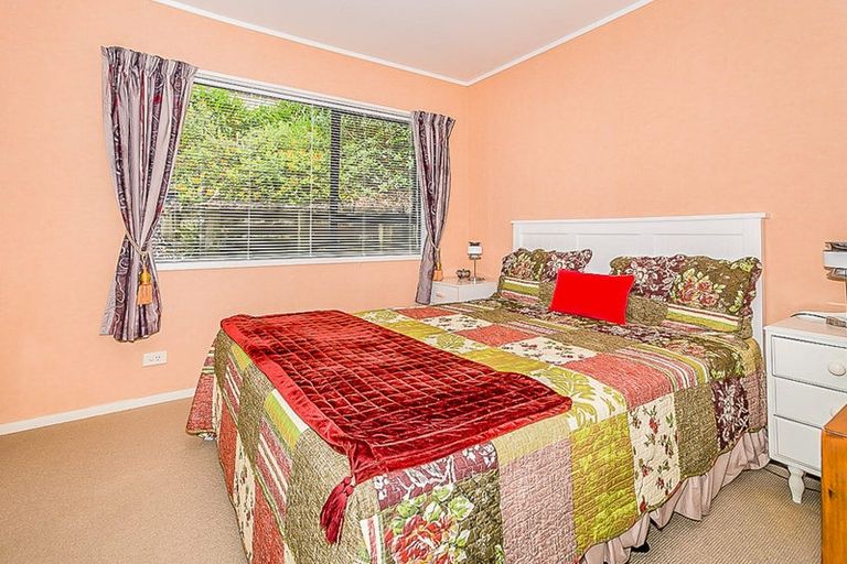 Photo of property in 1/10 Chedworth Drive, Glenfield, Auckland, 0629