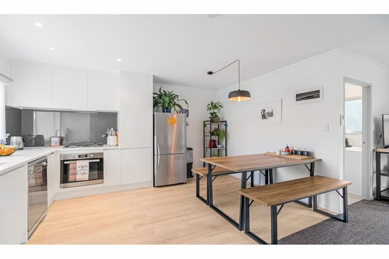 Photo of property in 1/1 Golf Road, New Lynn, Auckland, 0600