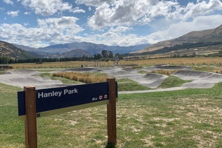 Photo of property in 14 Ward Street, Jacks Point, Queenstown, 9371