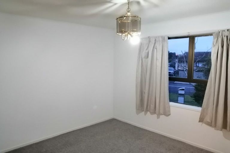 Photo of property in 12 St Catherine Crescent, West Harbour, Auckland, 0618