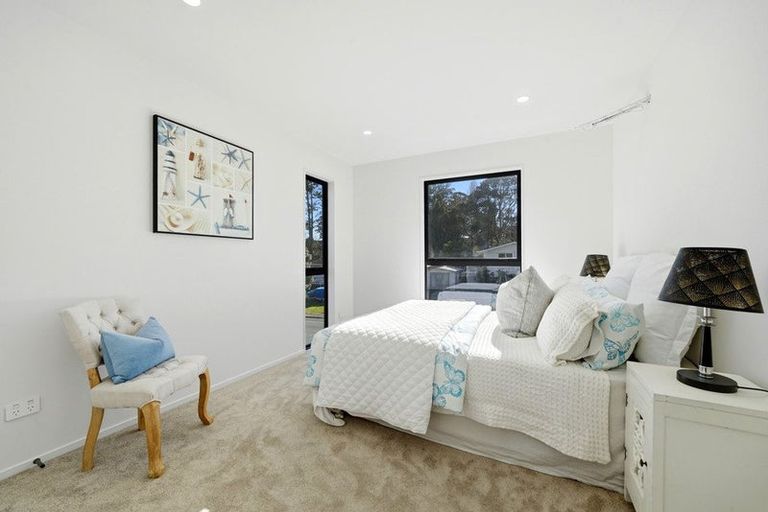 Photo of property in 71 Oreil Avenue, West Harbour, Auckland, 0618
