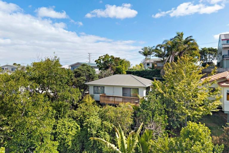 Photo of property in 899a East Coast Road, Northcross, Auckland, 0632