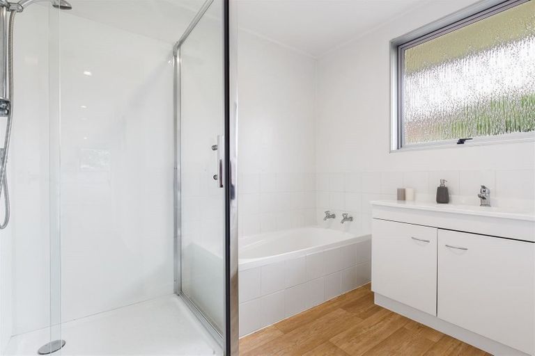 Photo of property in 2/51 Ambleside Drive, Burnside, Christchurch, 8053