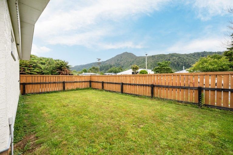 Photo of property in 121 Fairfax Street, Murchison, 7007