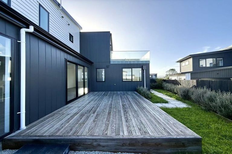 Photo of property in 43 Evergreen Parade, Rosehill, Papakura, 2113