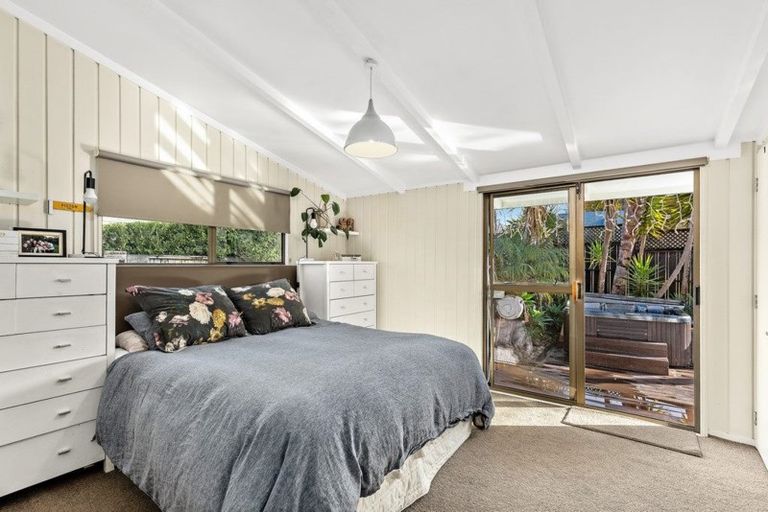 Photo of property in 2/12 Westbourne Road, Murrays Bay, Auckland, 0630