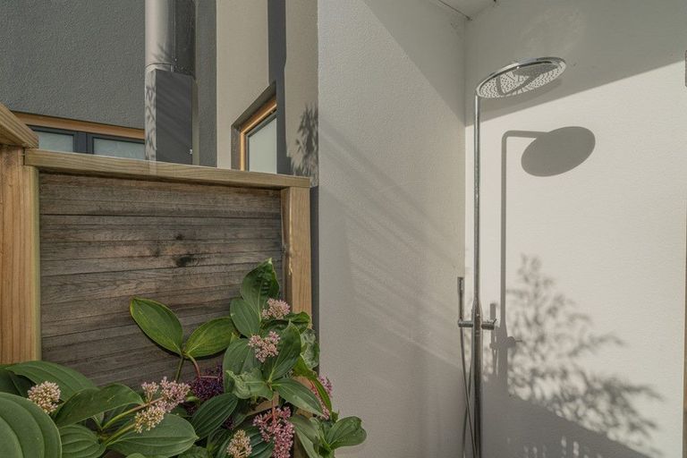 Photo of property in 6 Robinson Road, Whitianga, 3510