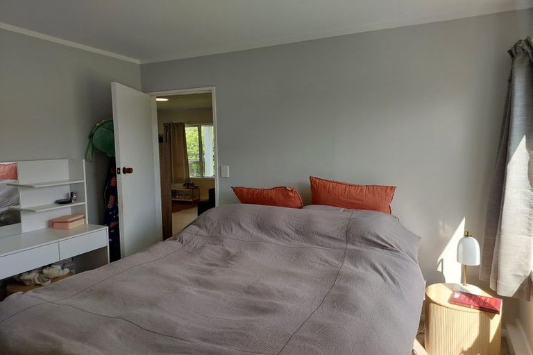 Photo of property in 10 Arahanga Grove, Maupuia, Wellington, 6022