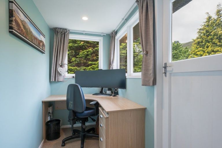 Photo of property in 32 Paremata Street, Atawhai, Nelson, 7010