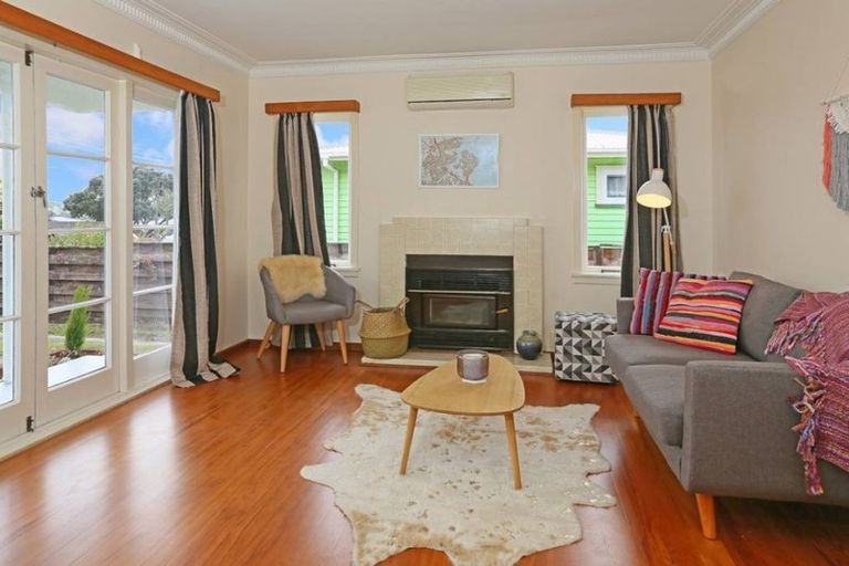 Photo of property in 50 Matipo Road, Te Atatu Peninsula, Auckland, 0610