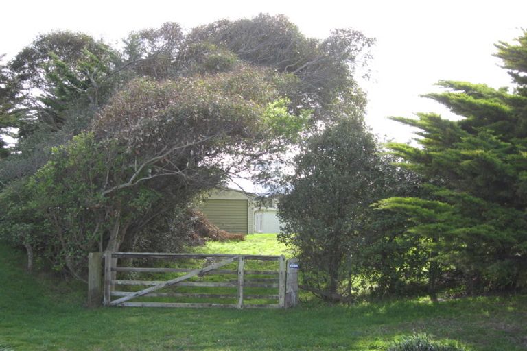 Photo of property in 688 Waikawa Beach Road, Waikawa Beach, Manakau, 5573