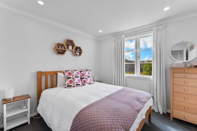 Photo of property in 60 Sarah Street, Waikawa Beach, Levin, 5573