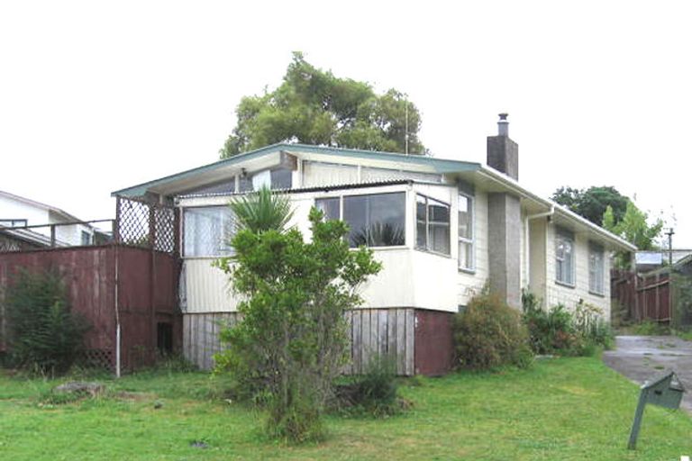 Photo of property in 86 Farquhar Road, Glendene, Auckland, 0602