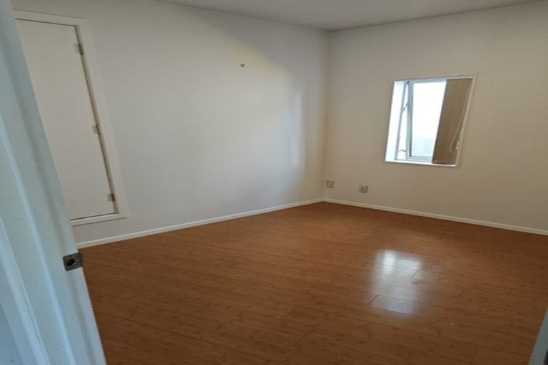 Photo of property in 11 Potter Avenue, Northcote, Auckland, 0627