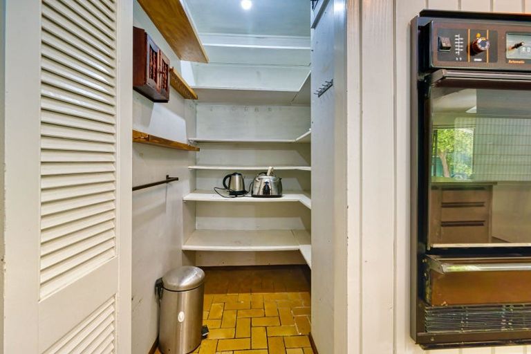 Photo of property in 11 Deakin Place, Clive, 4102