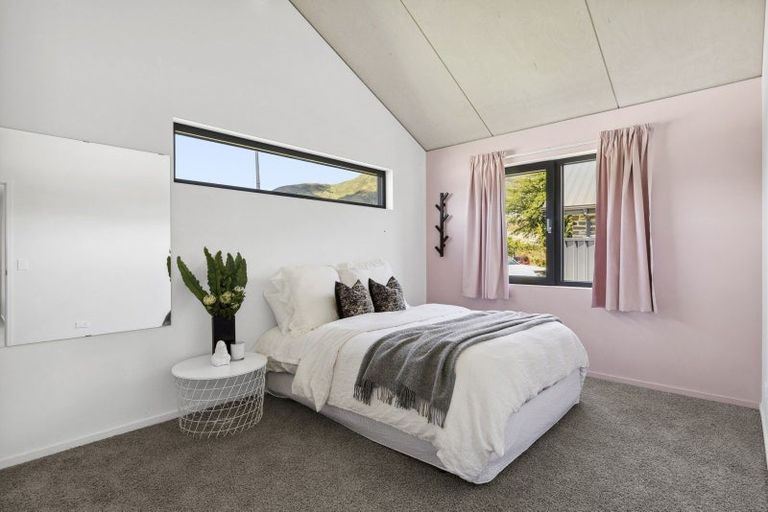 Photo of property in 7 Sapphire Spring Rise, Wanaka, 9305