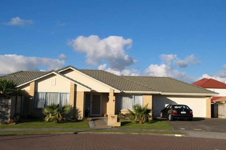 Photo of property in 23 Montecito Place, Golflands, Auckland, 2013