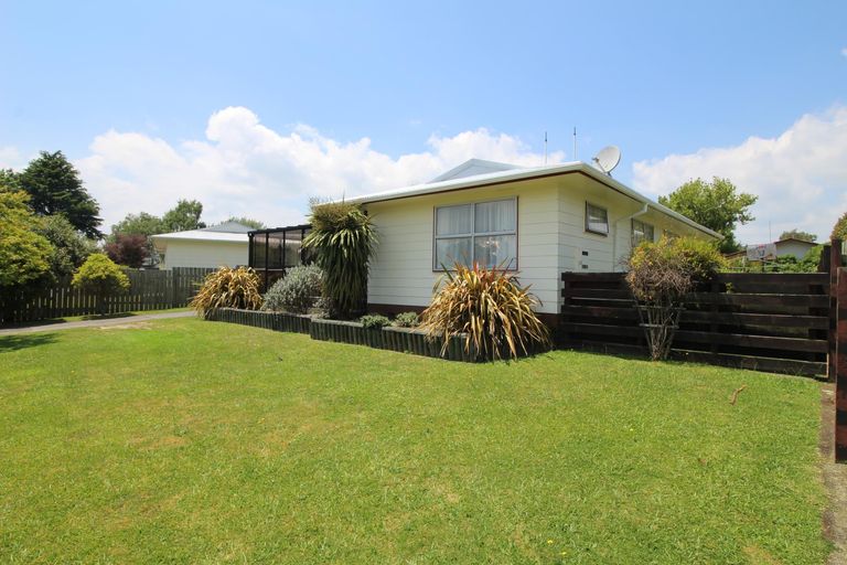 Photo of property in 15 Chaucer Place, Owhata, Rotorua, 3010