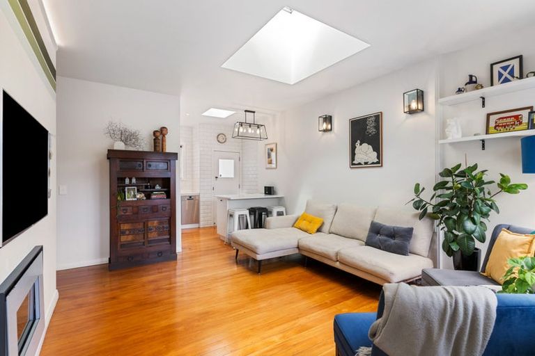 Photo of property in 3/64 Victoria Road, Devonport, Auckland, 0624