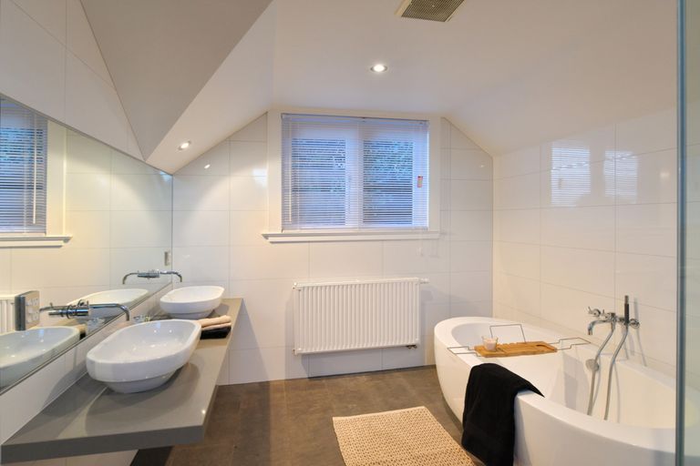 Photo of property in 103 Hackthorne Road, Cashmere, Christchurch, 8022