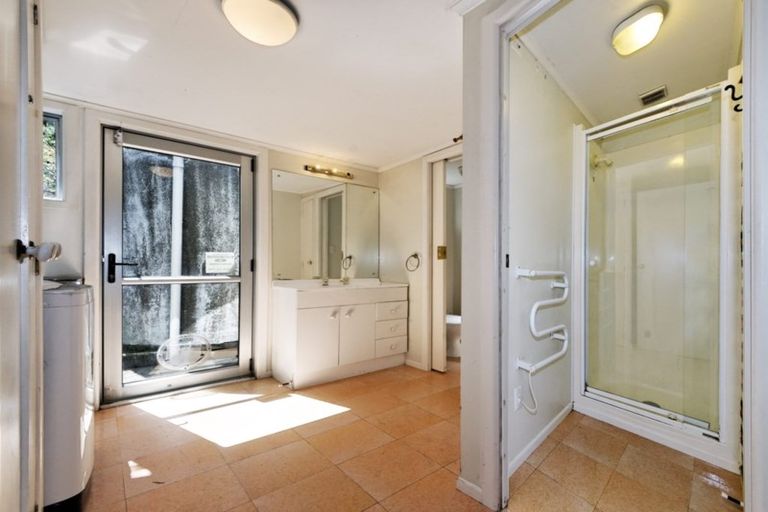 Photo of property in 98 Seaview Road, Piha, New Lynn, 0772