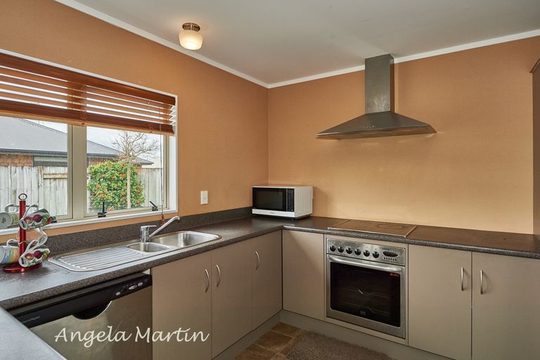 Photo of property in 18 Meridian Grove, Kelvin Grove, Palmerston North, 4414