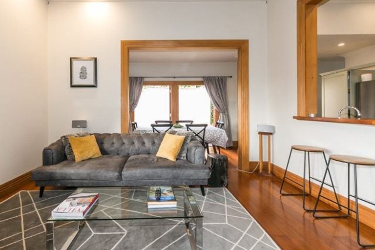 Photo of property in 6 Milton Road, Bluff Hill, Napier, 4110