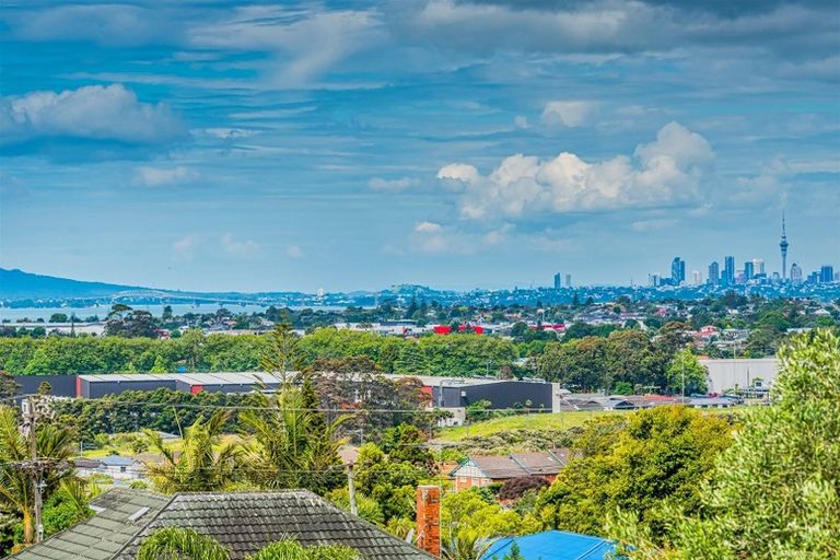 Photo of property in 15 Clearview Heights, Ranui, Auckland, 0612