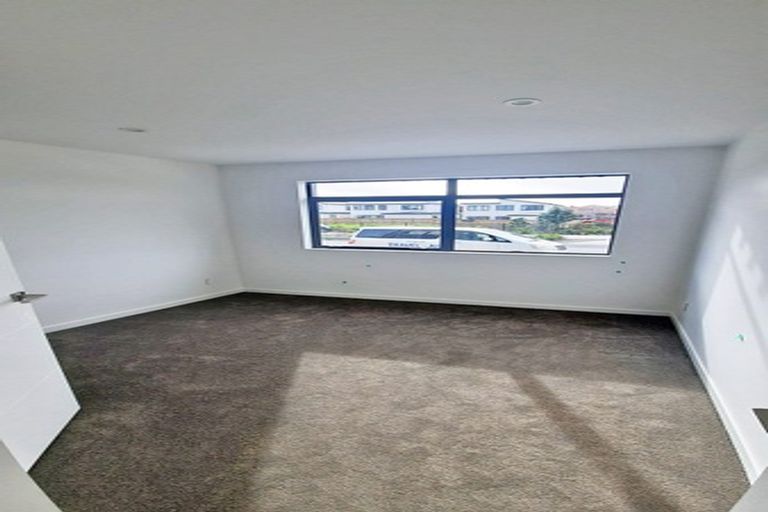 Photo of property in 1 Skua Road, Hobsonville, Auckland, 0616