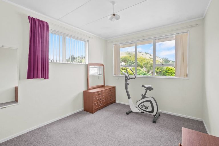 Photo of property in 3 Oawai Place, Marfell, New Plymouth, 4310