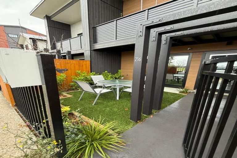 Photo of property in 3/216 Rosebank Road, Avondale, Auckland, 1026