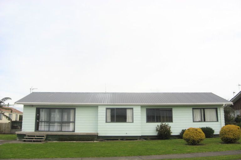 Photo of property in 12 Uenuku Place, Waitara, 4320