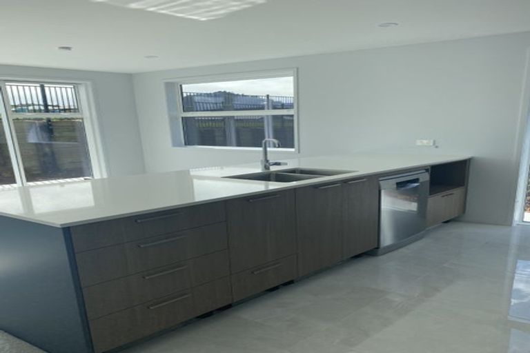 Photo of property in 30 Glenbervie Drive, Glenbervie, 0173