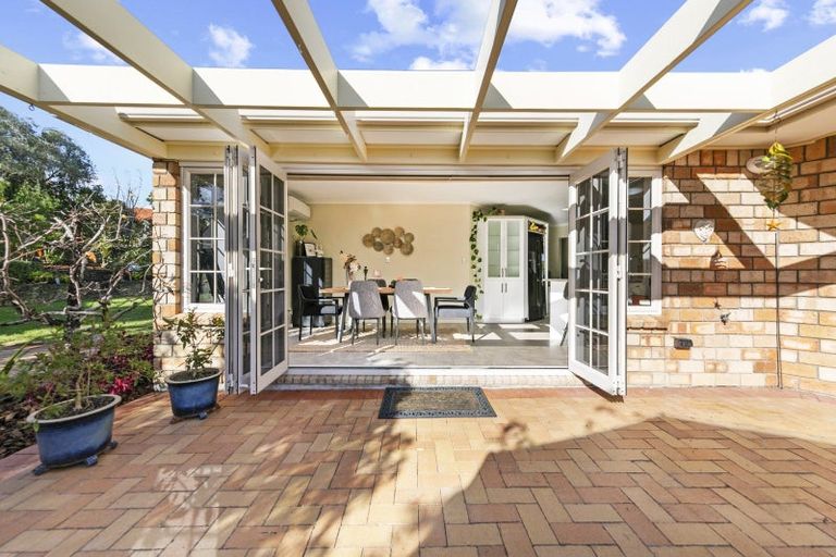 Photo of property in 12 San Jose Rise, Shamrock Park, Auckland, 2016