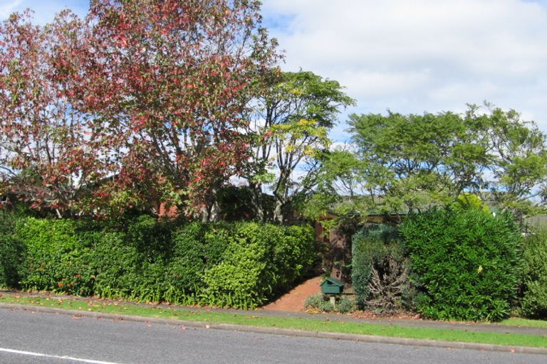 Photo of property in 4 Loloma Drive, Half Moon Bay, Auckland, 2012