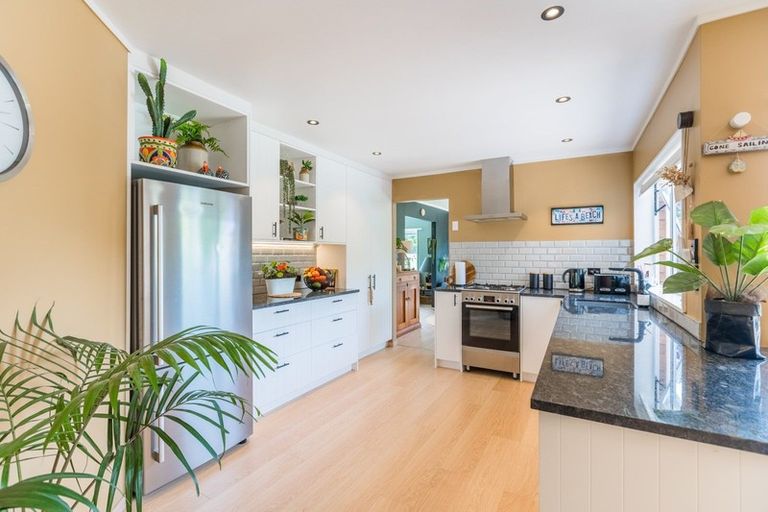 Photo of property in 16 Manly Garden, Paraparaumu Beach, Paraparaumu, 5032