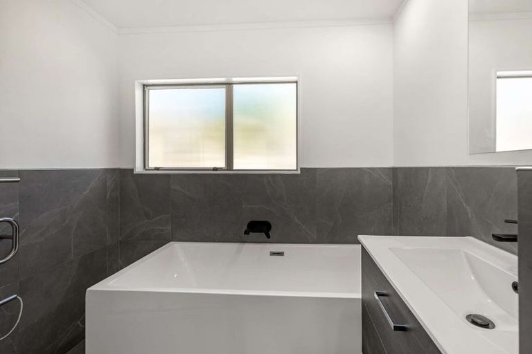 Photo of property in 354 Royal Road, Massey, Auckland, 0614