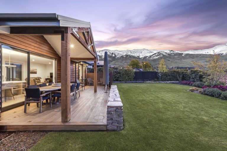 Photo of property in 12 Sapphire Spring Rise, Wanaka, 9305