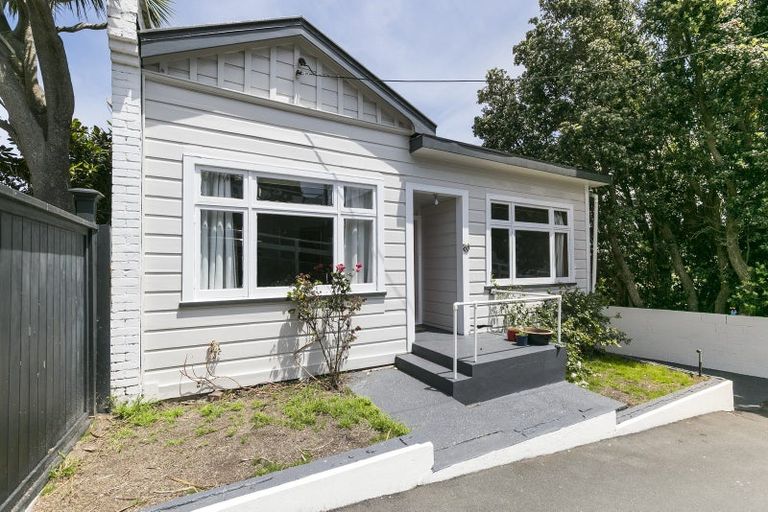 Photo of property in 60 Roxburgh Street, Mount Victoria, Wellington, 6011